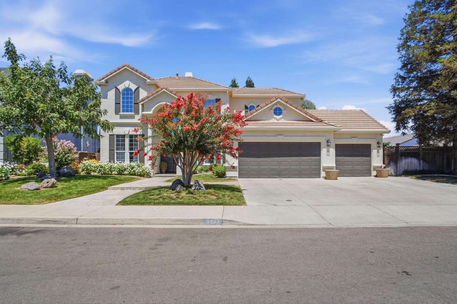 2835 CASTLEVIEW Dr, Turlock, CA 95382