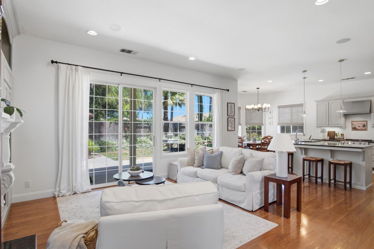 2835 CASTLEVIEW Dr, Turlock, CA 95382