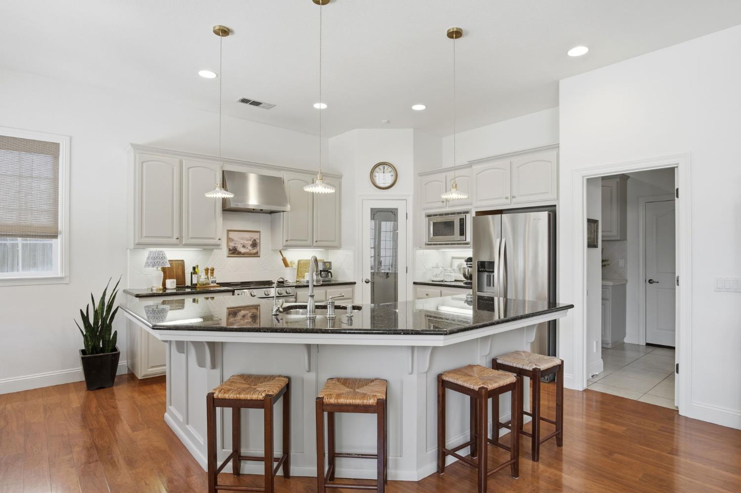 2835 CASTLEVIEW Dr, Turlock, CA 95382