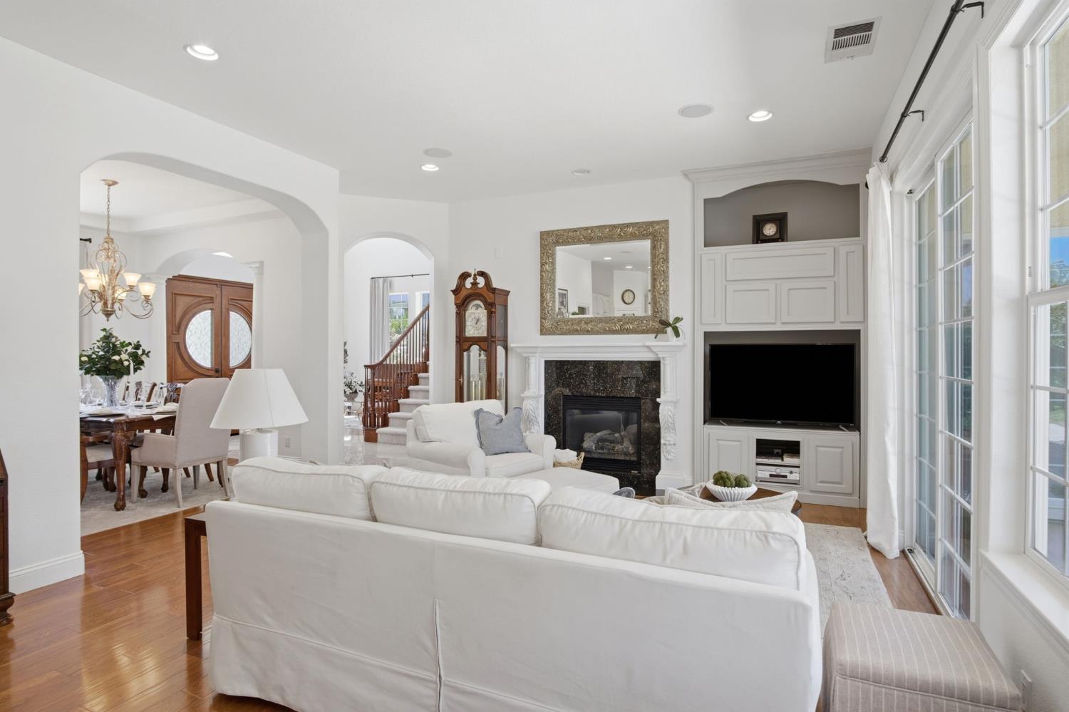 2835 CASTLEVIEW Dr, Turlock, CA 95382