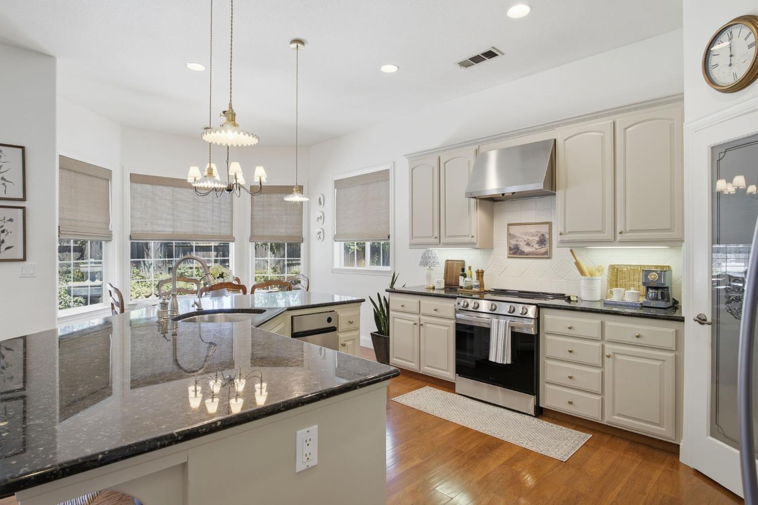 2835 CASTLEVIEW Dr, Turlock, CA 95382