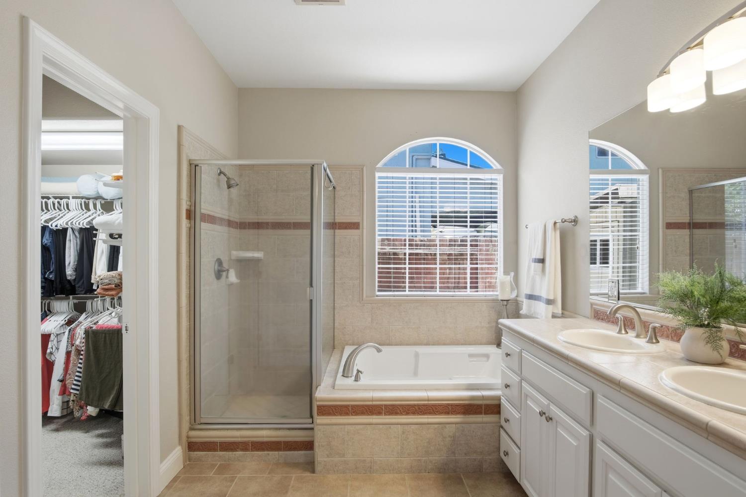 2835 CASTLEVIEW Dr, Turlock, CA 95382