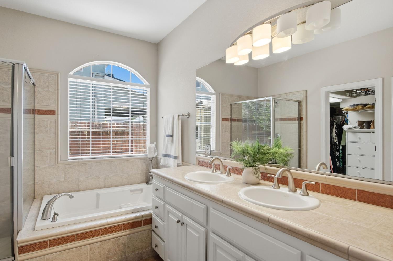 2835 CASTLEVIEW Dr, Turlock, CA 95382