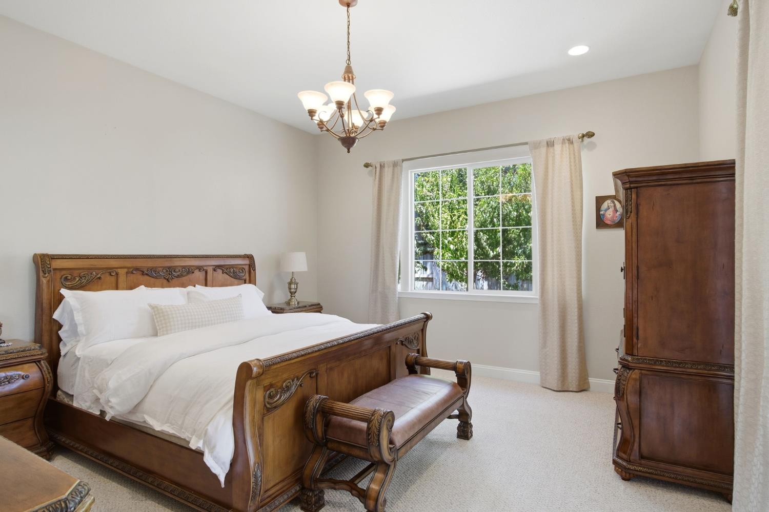 2835 CASTLEVIEW Dr, Turlock, CA 95382