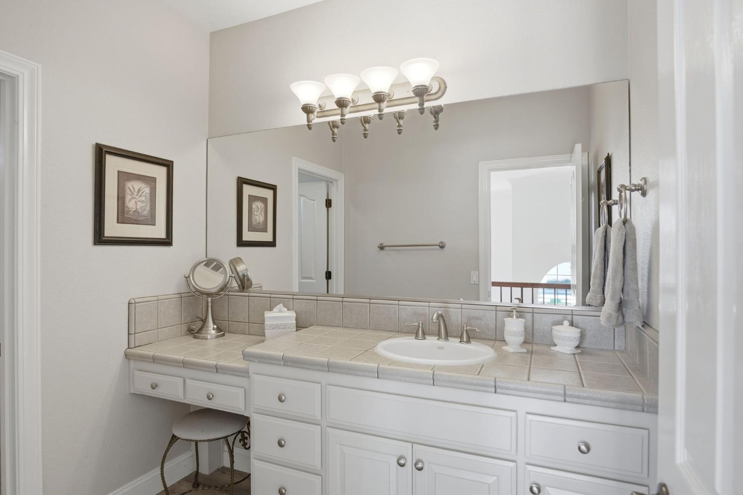 2835 CASTLEVIEW Dr, Turlock, CA 95382