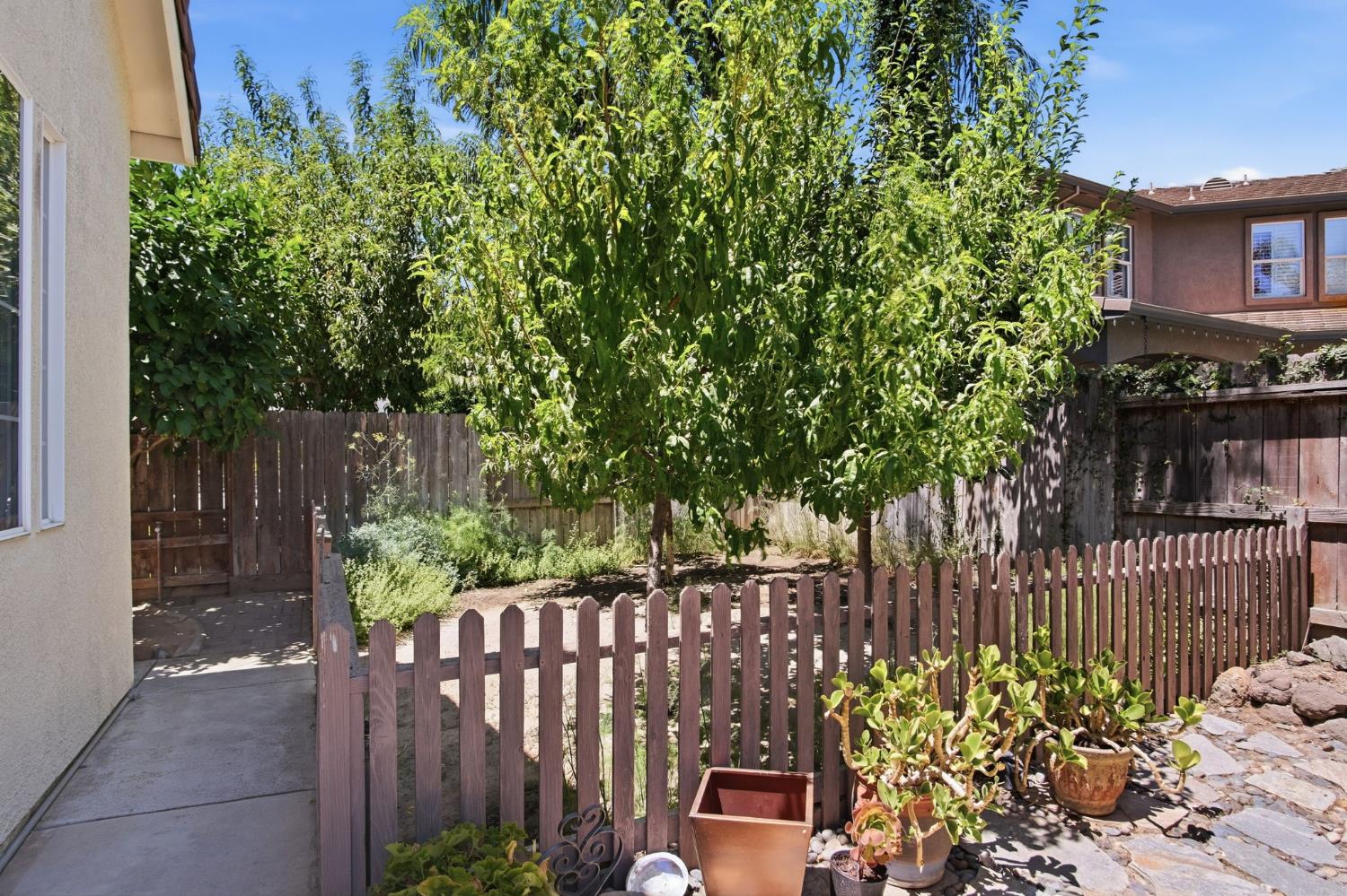 2835 CASTLEVIEW Dr, Turlock, CA 95382