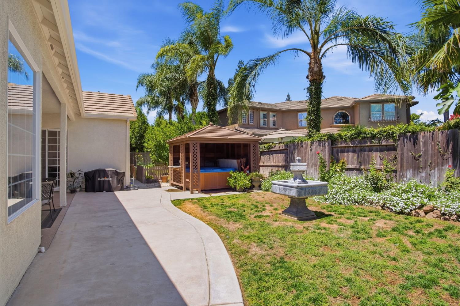 2835 CASTLEVIEW Dr, Turlock, CA 95382