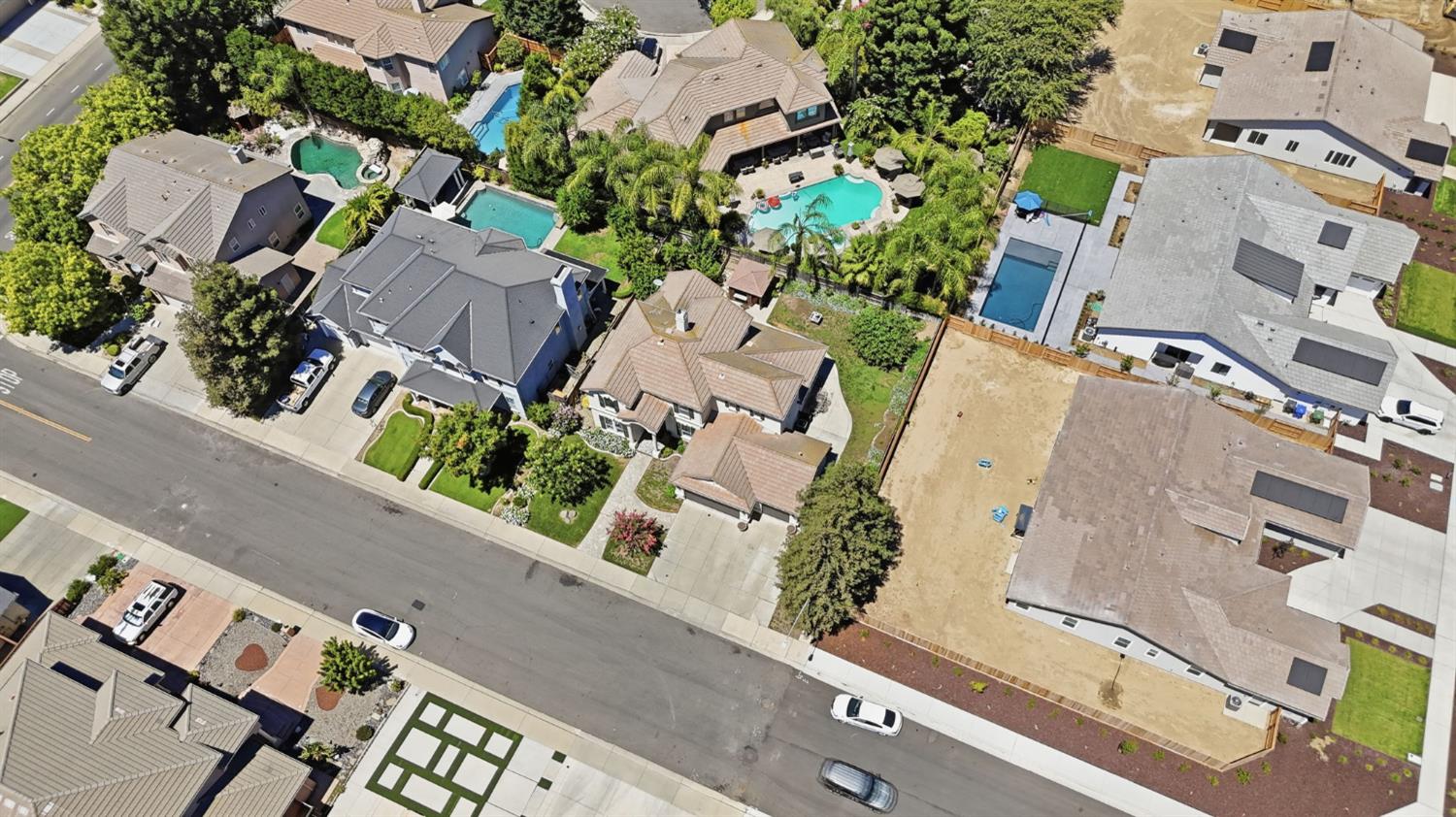 2835 CASTLEVIEW Dr, Turlock, CA 95382