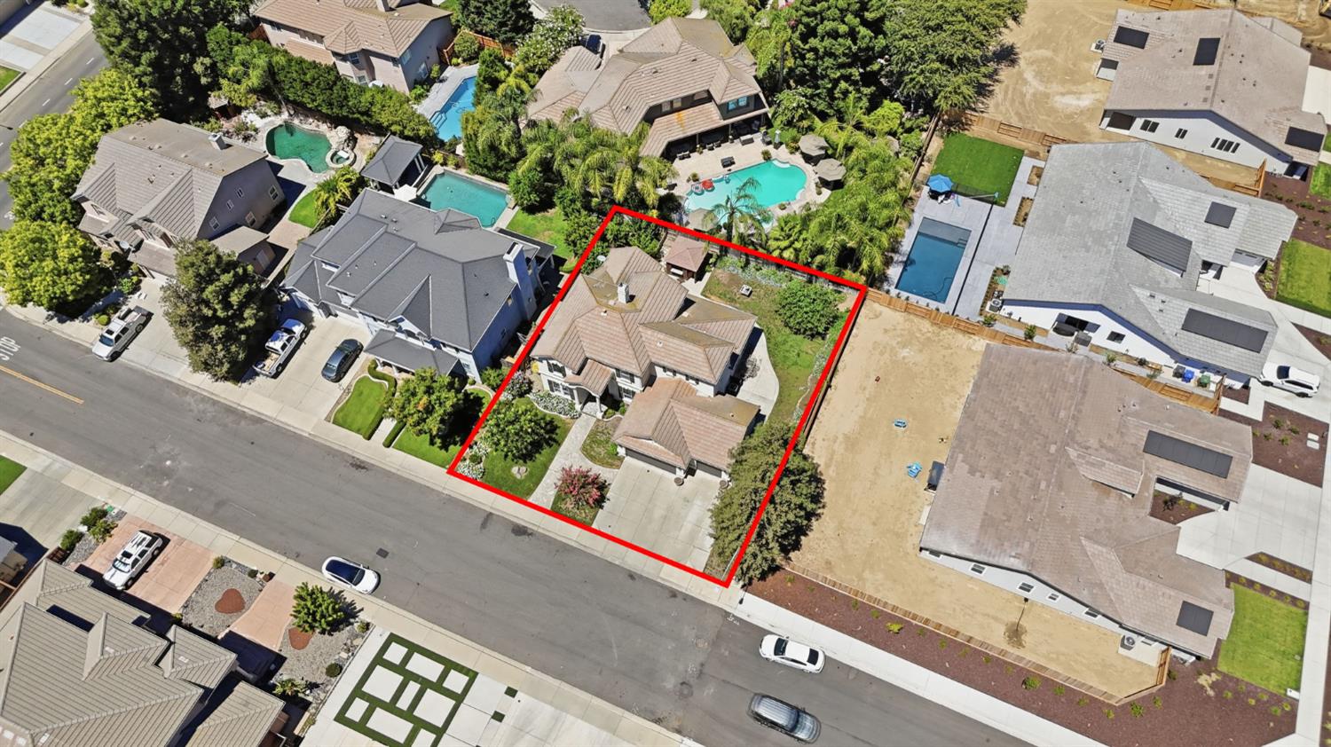2835 CASTLEVIEW Dr, Turlock, CA 95382