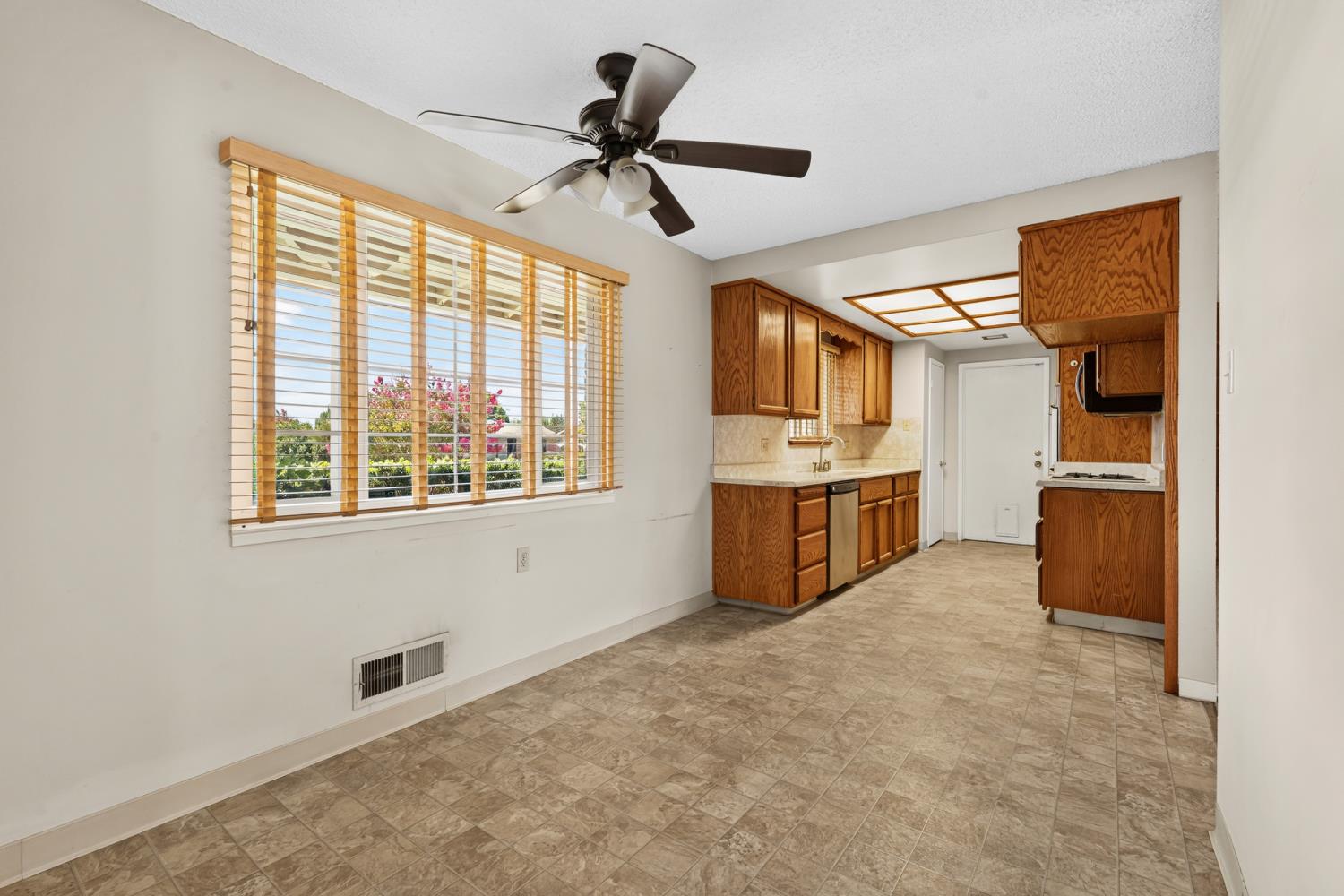 1913 Elder Ln, Modesto, CA 95355