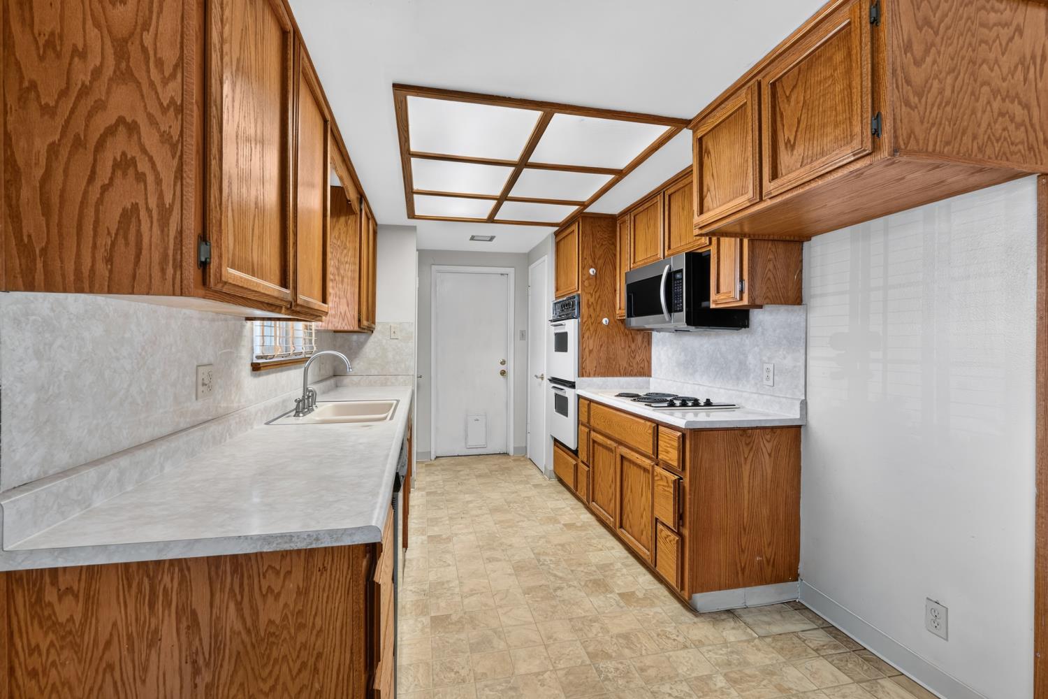 1913 Elder Ln, Modesto, CA 95355