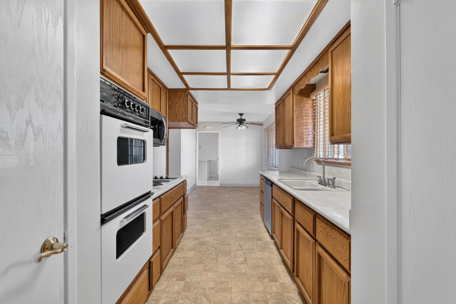 1913 Elder Ln, Modesto, CA 95355