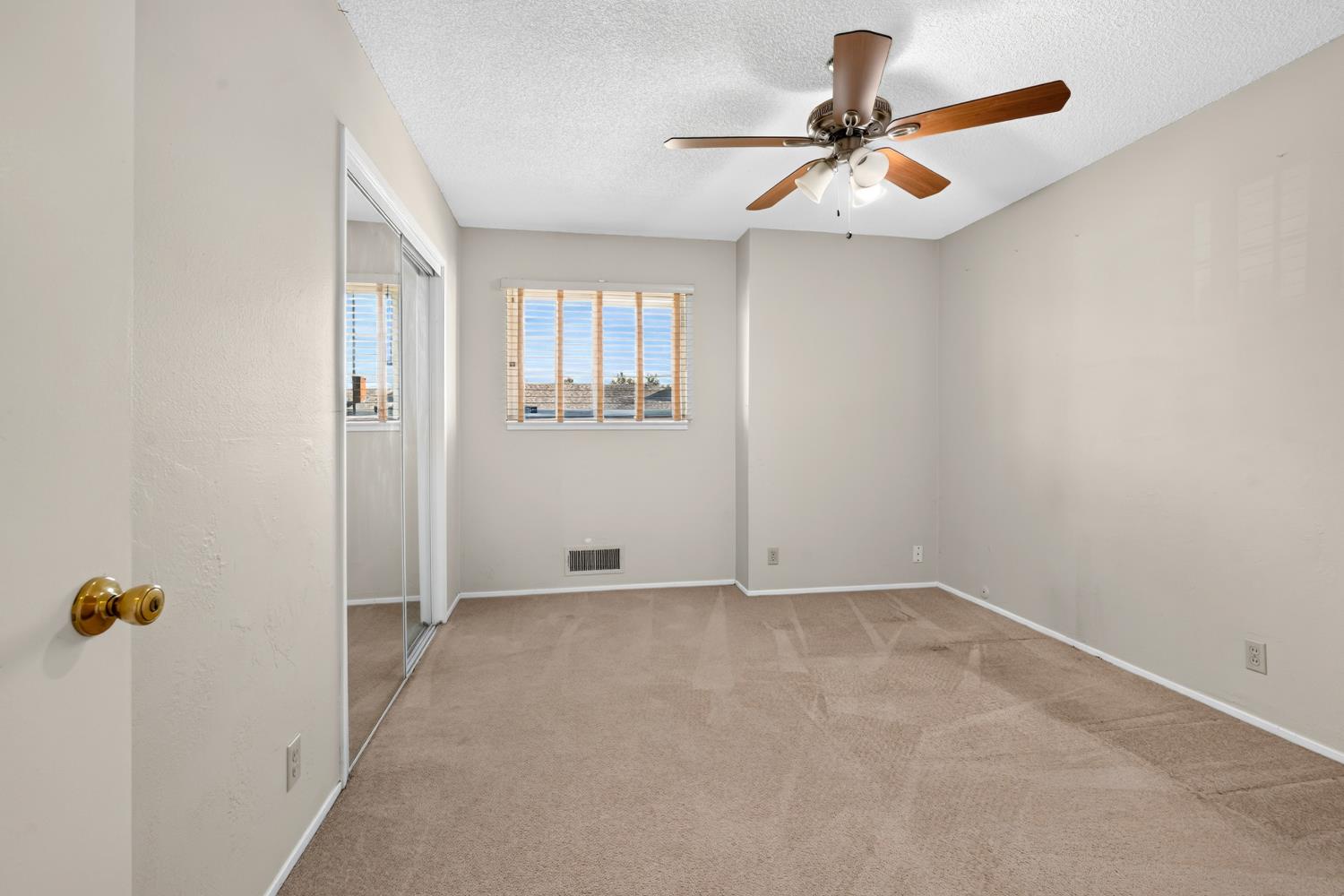 1913 Elder Ln, Modesto, CA 95355