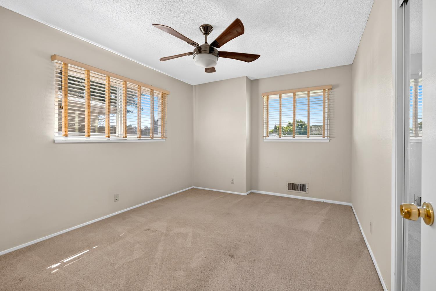 1913 Elder Ln, Modesto, CA 95355