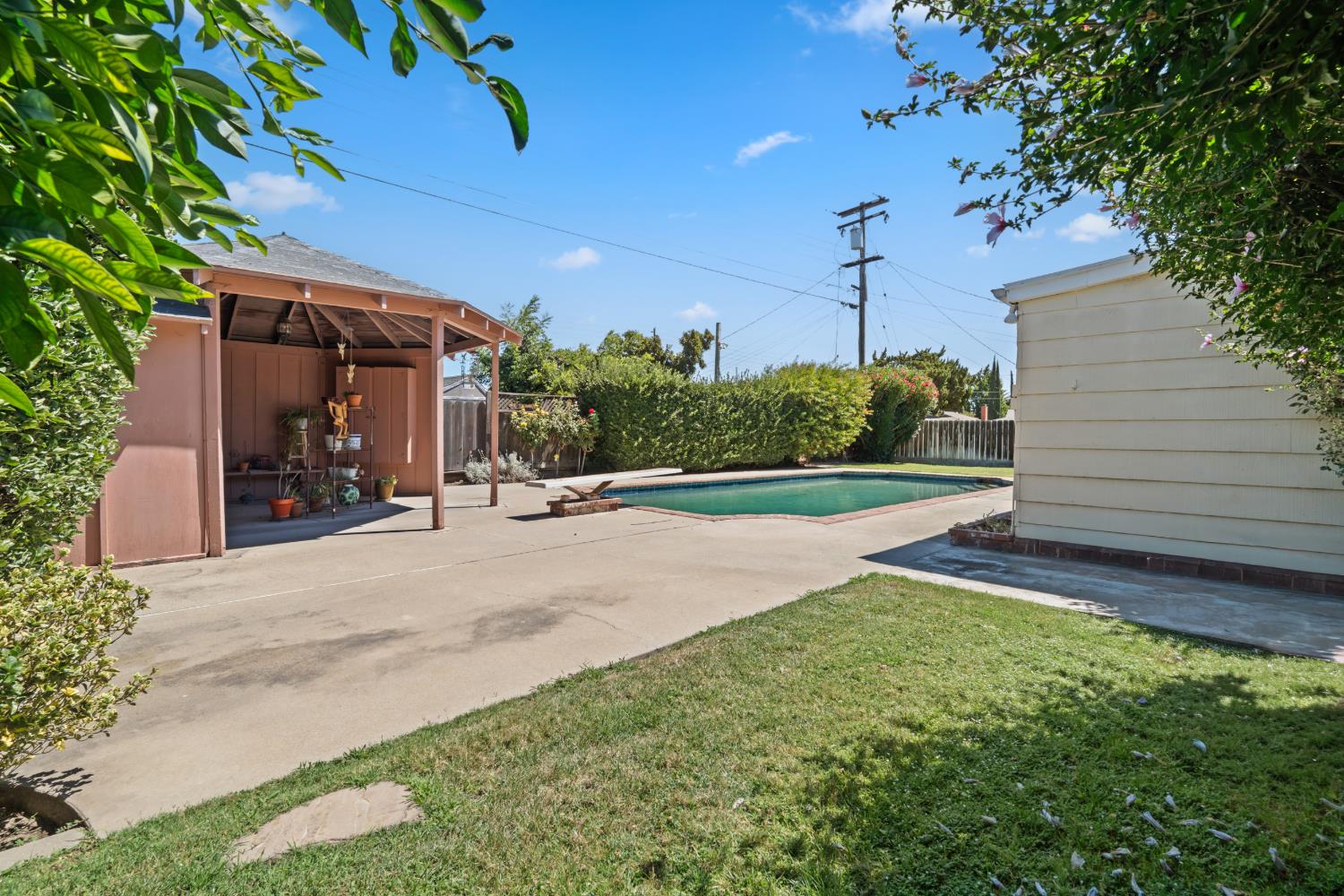 1913 Elder Ln, Modesto, CA 95355