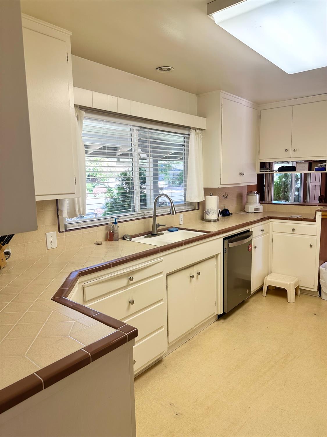 404 Robin Hood, Modesto, CA 95350