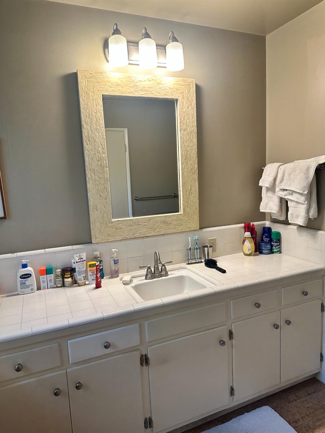404 Robin Hood, Modesto, CA 95350