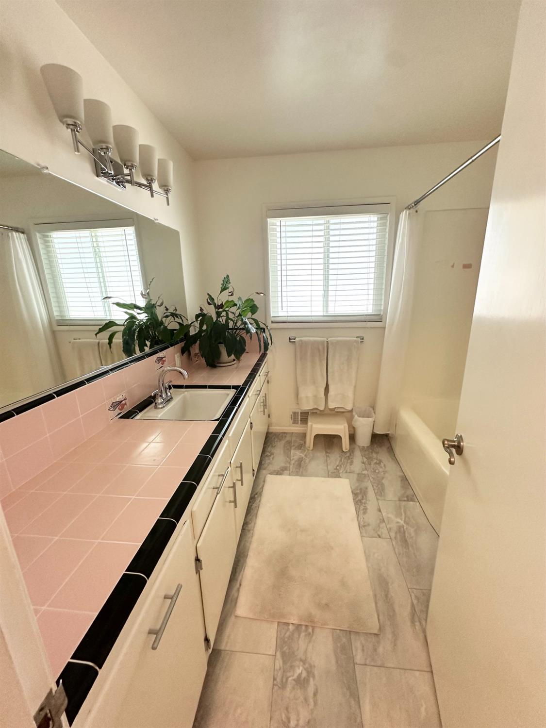 404 Robin Hood, Modesto, CA 95350