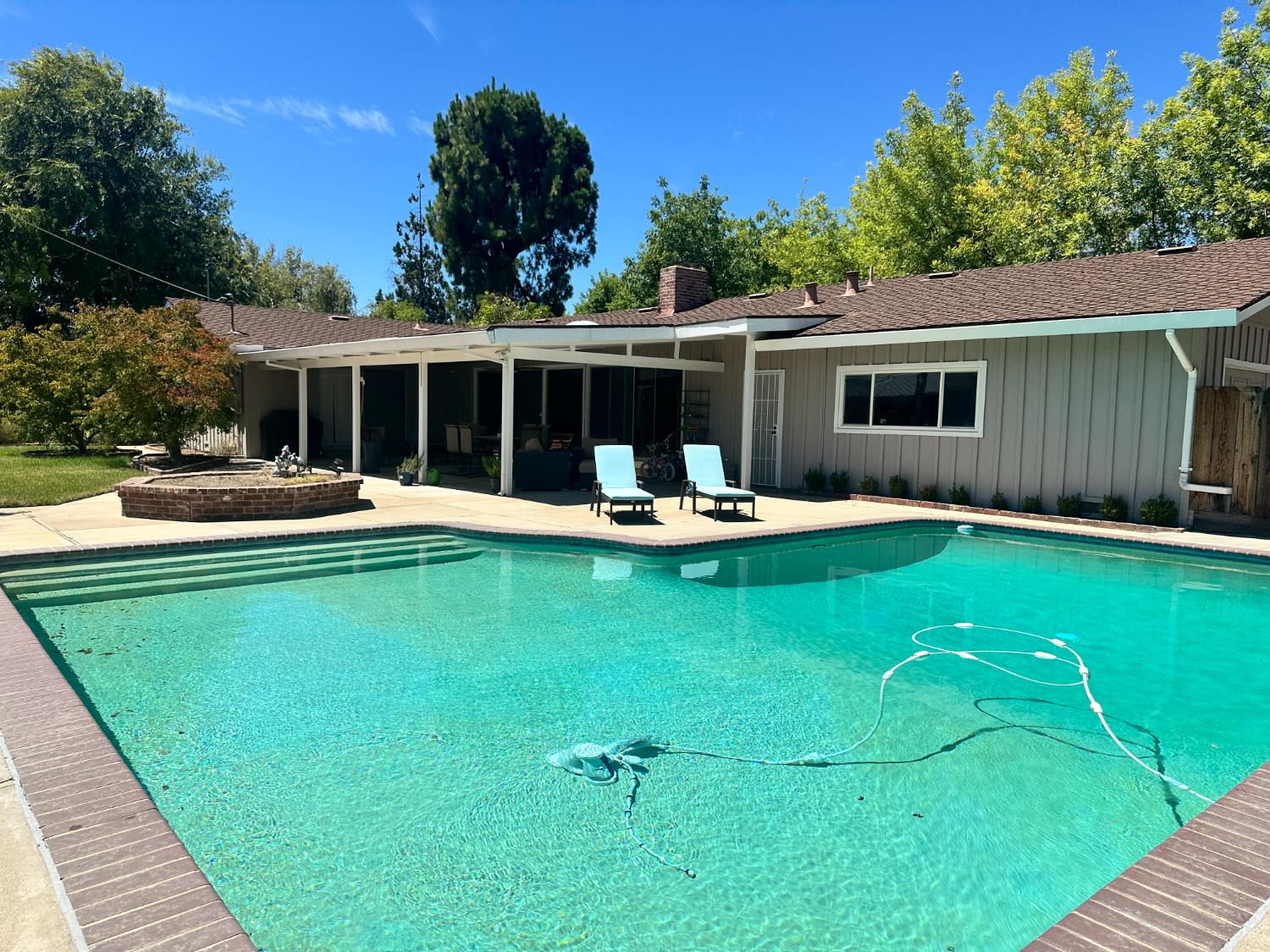 404 Robin Hood, Modesto, CA 95350