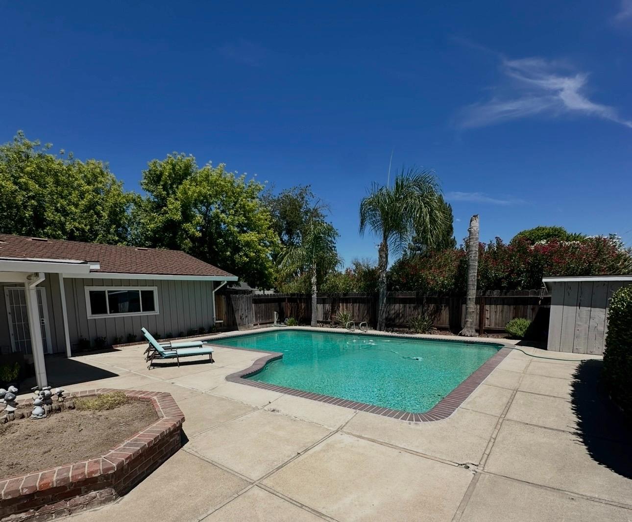 404 Robin Hood, Modesto, CA 95350