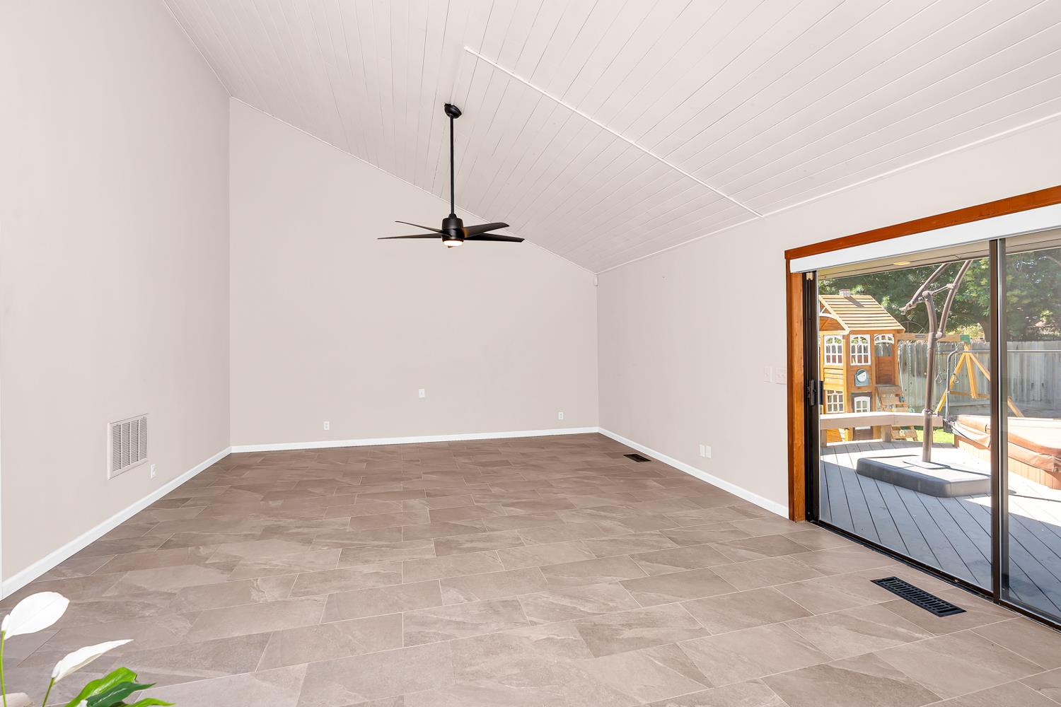 811 Monte Vista Ave, Los Banos, CA 93635