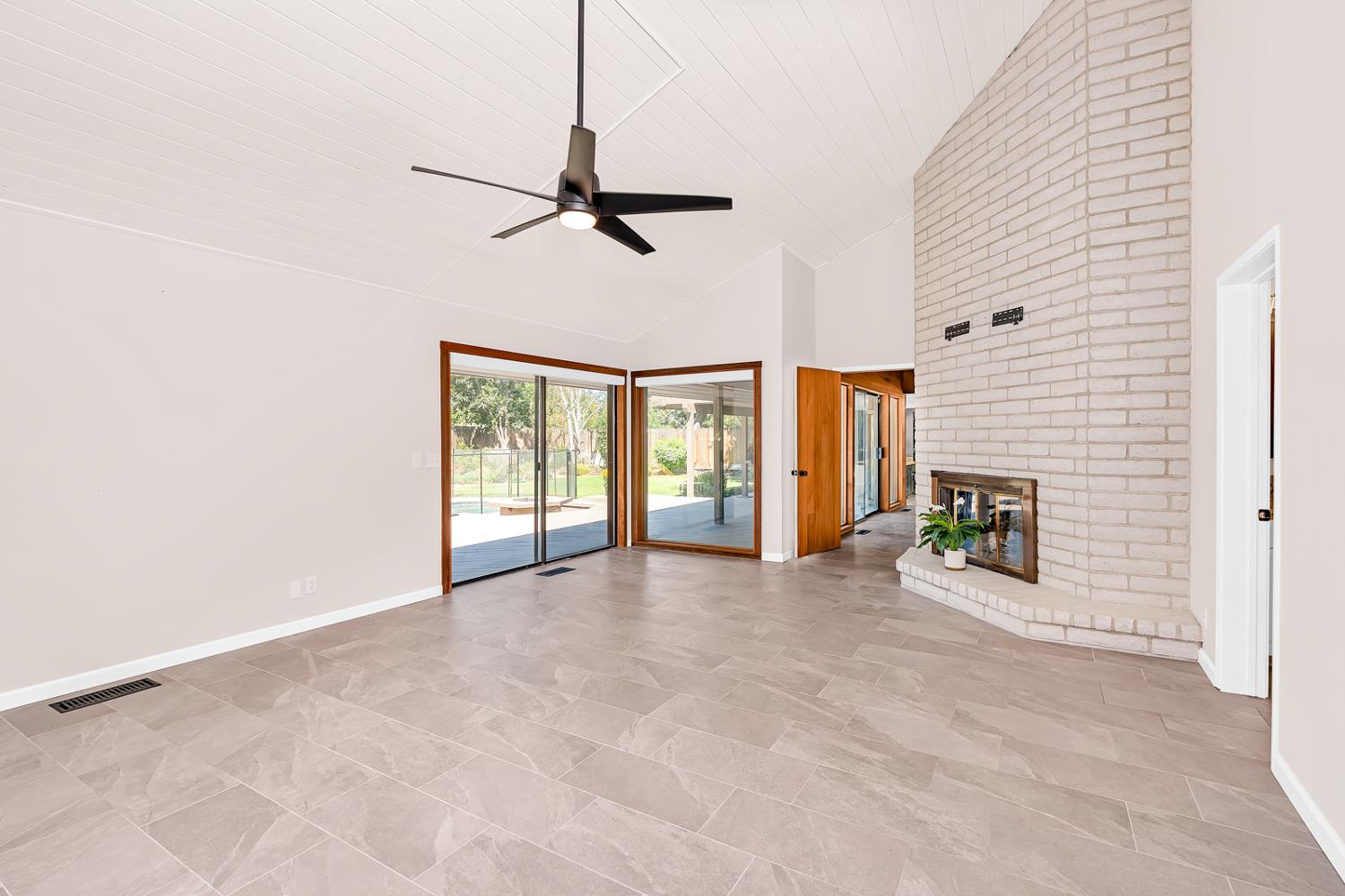 811 Monte Vista Ave, Los Banos, CA 93635