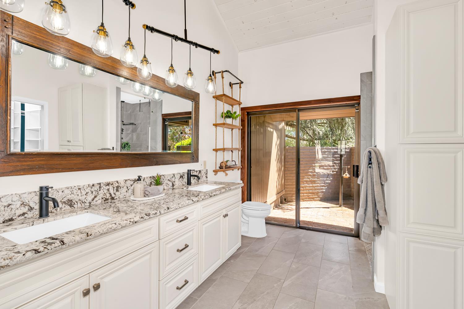 811 Monte Vista Ave, Los Banos, CA 93635