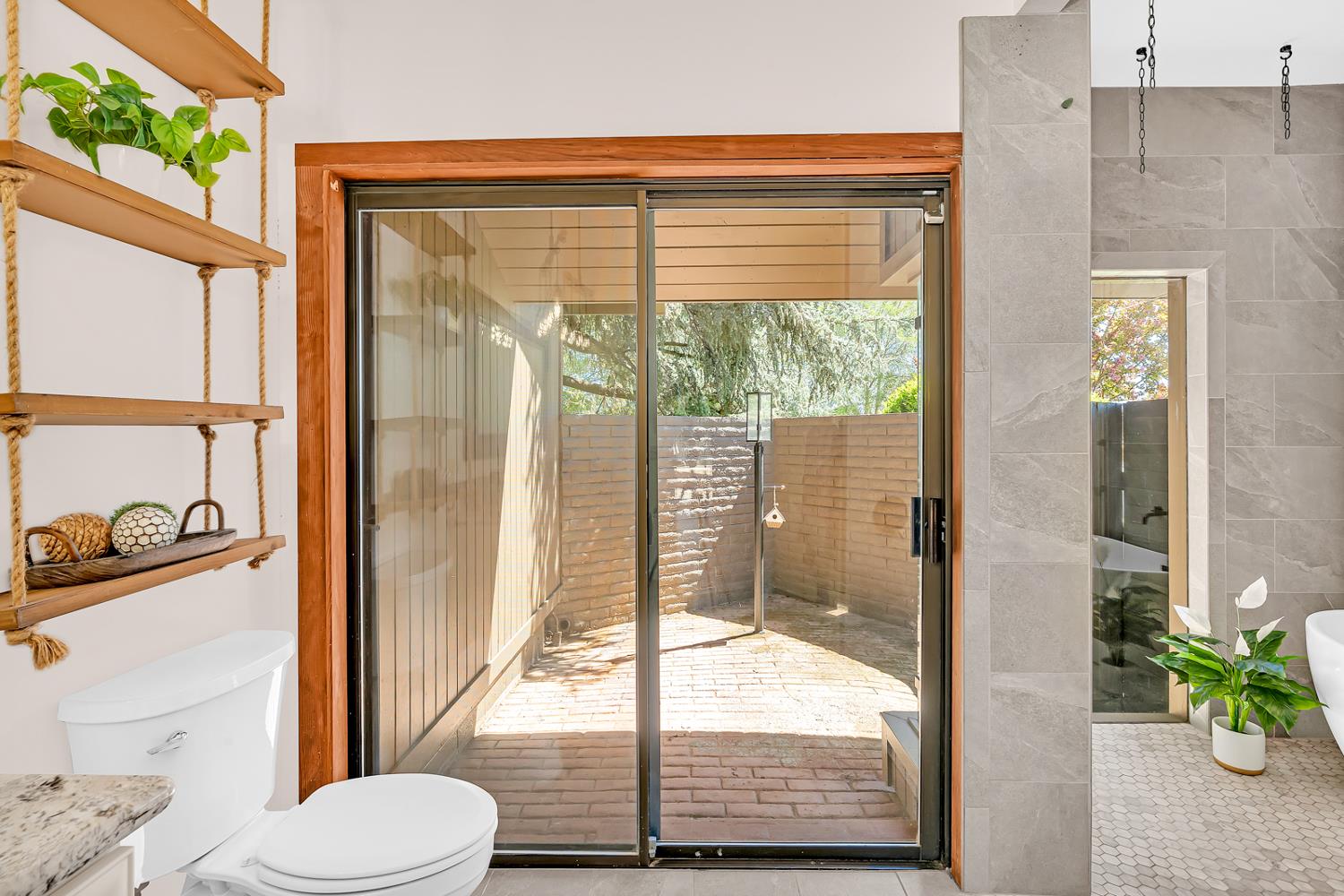 811 Monte Vista Ave, Los Banos, CA 93635
