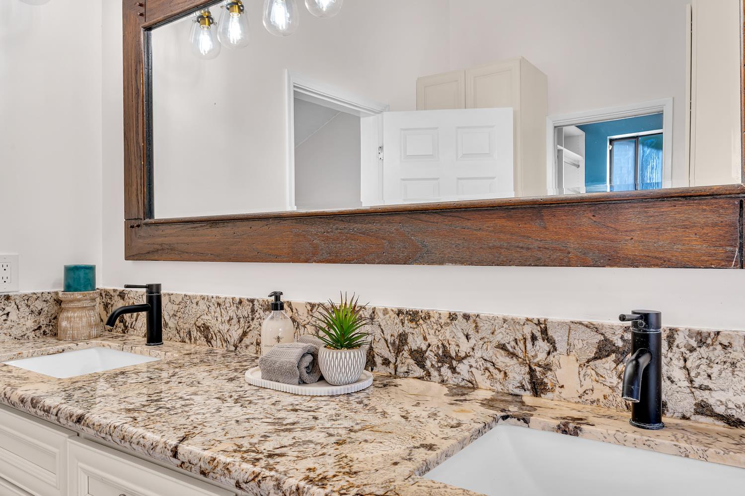 811 Monte Vista Ave, Los Banos, CA 93635