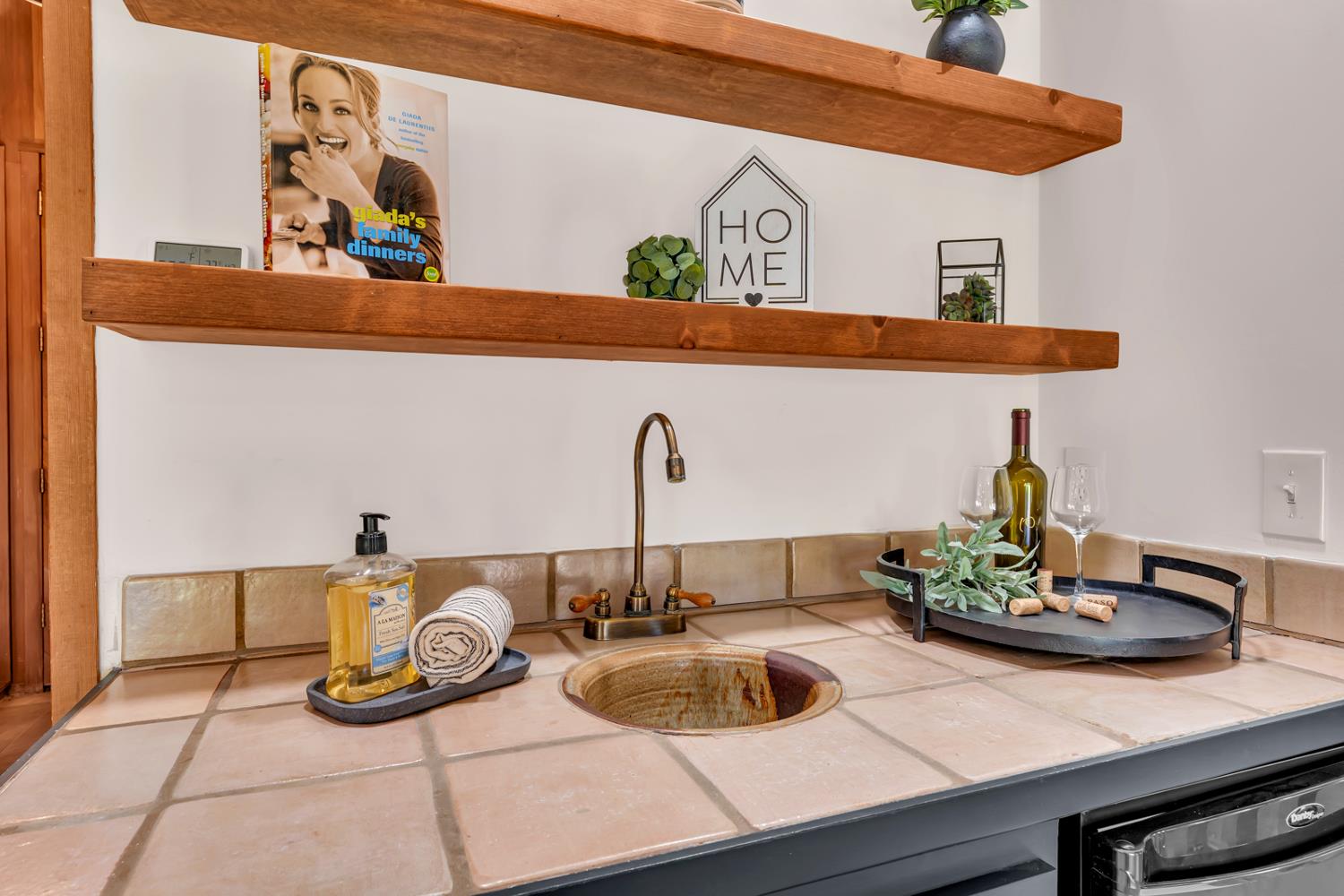 811 Monte Vista Ave, Los Banos, CA 93635