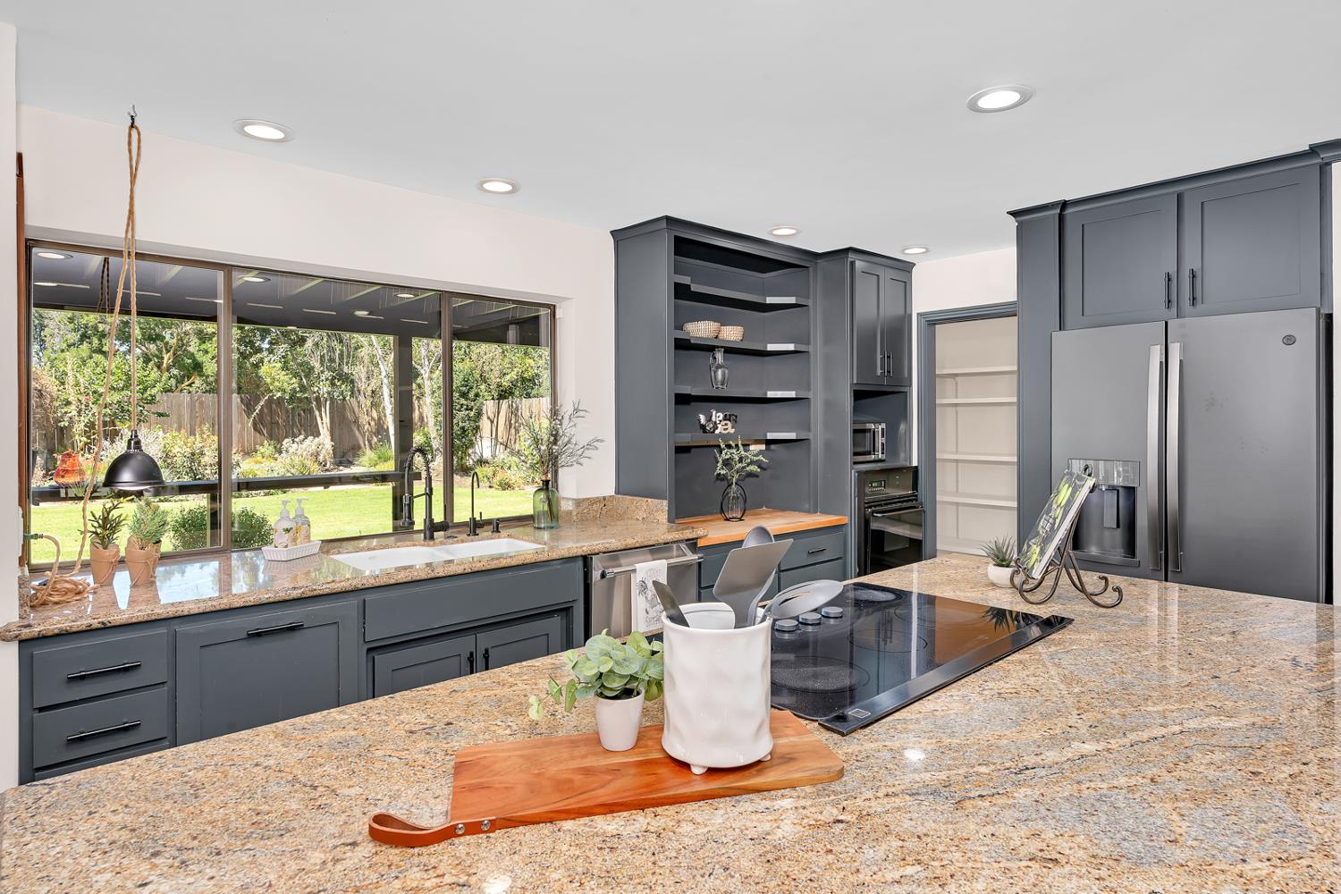 811 Monte Vista Ave, Los Banos, CA 93635