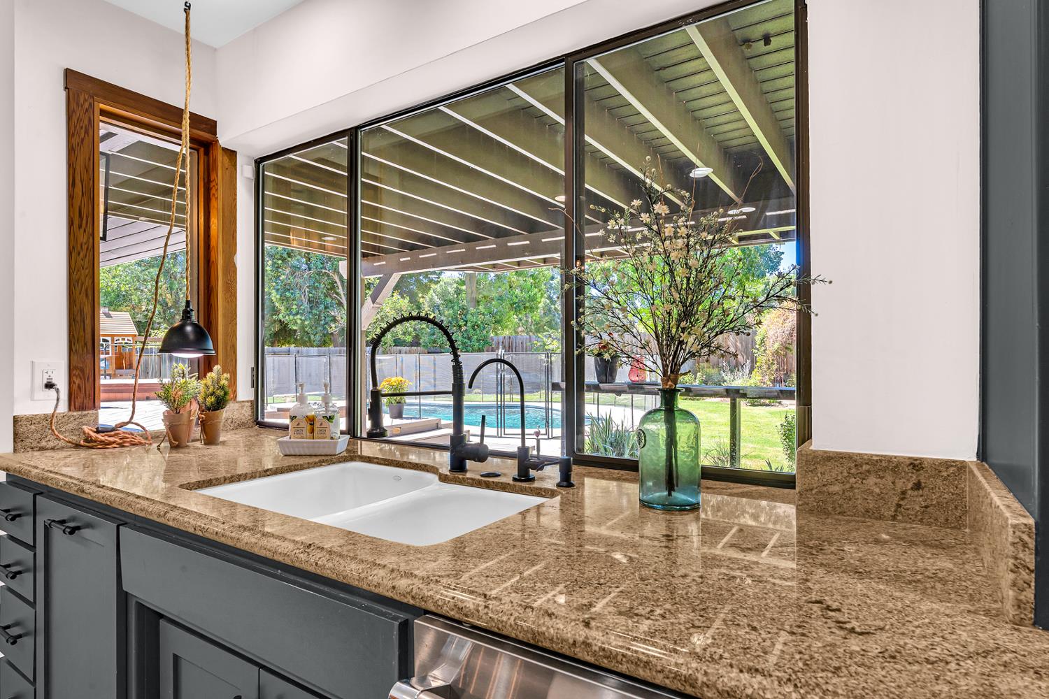 811 Monte Vista Ave, Los Banos, CA 93635
