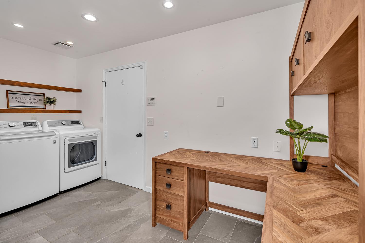 811 Monte Vista Ave, Los Banos, CA 93635