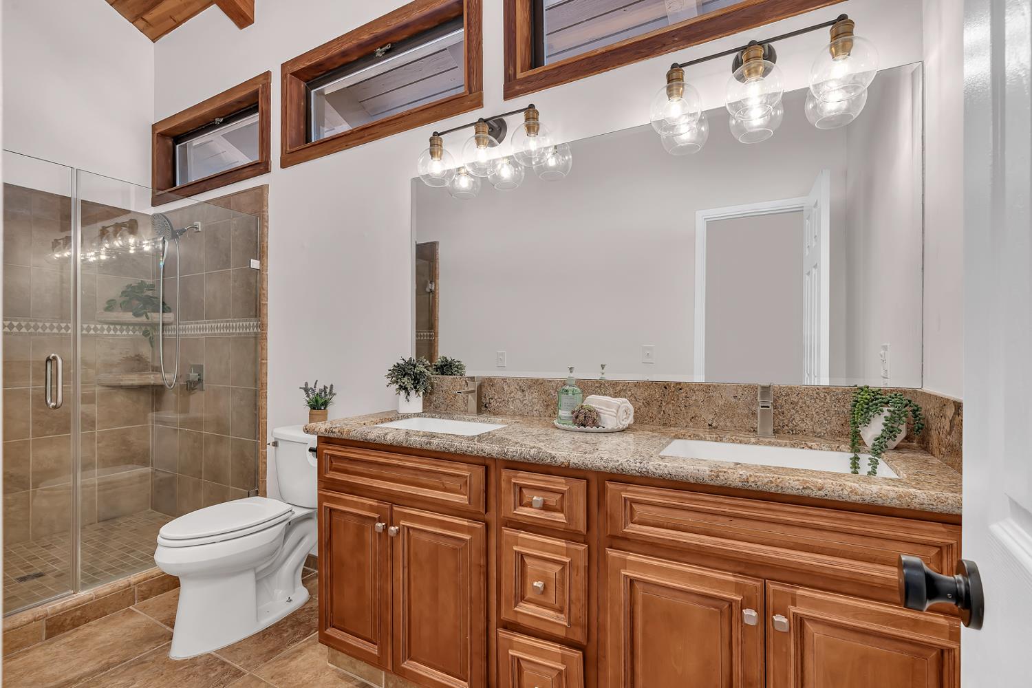 811 Monte Vista Ave, Los Banos, CA 93635