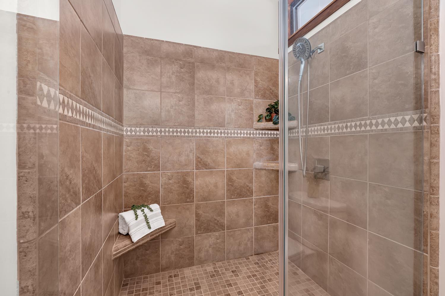 811 Monte Vista Ave, Los Banos, CA 93635