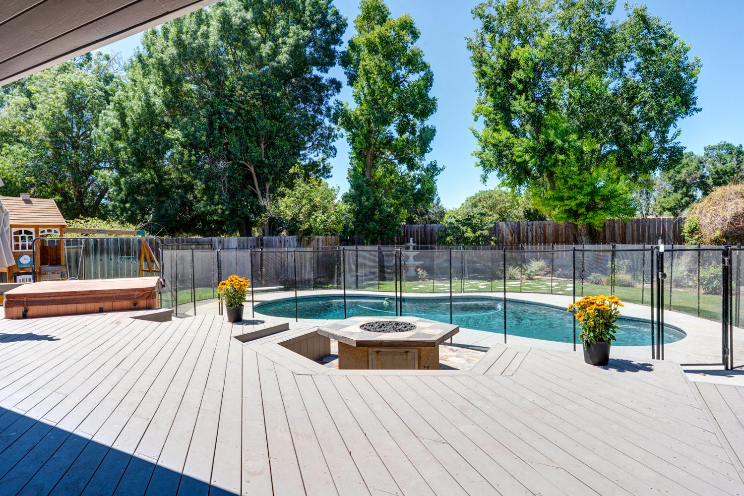 811 Monte Vista Ave, Los Banos, CA 93635