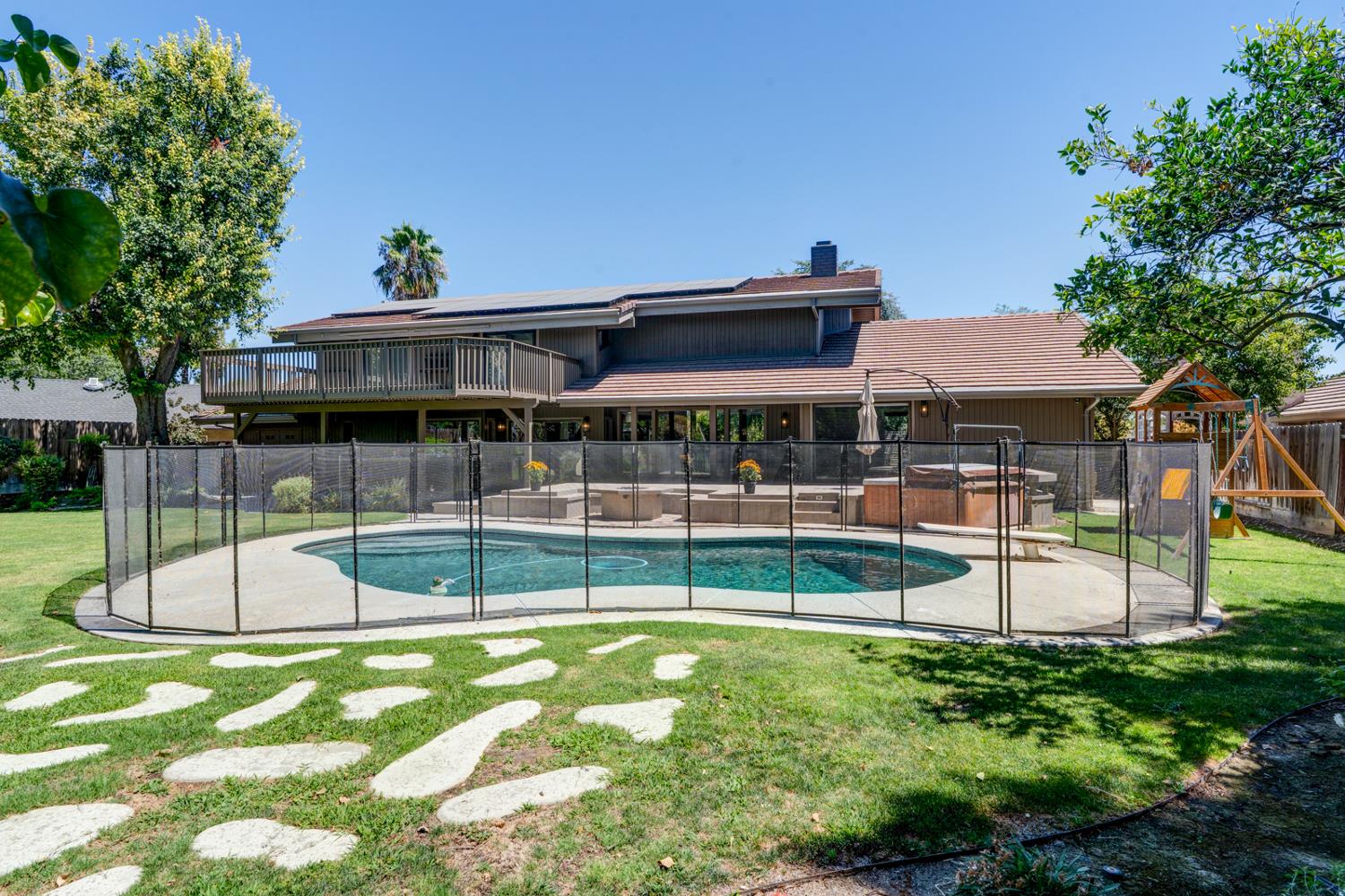 811 Monte Vista Ave, Los Banos, CA 93635