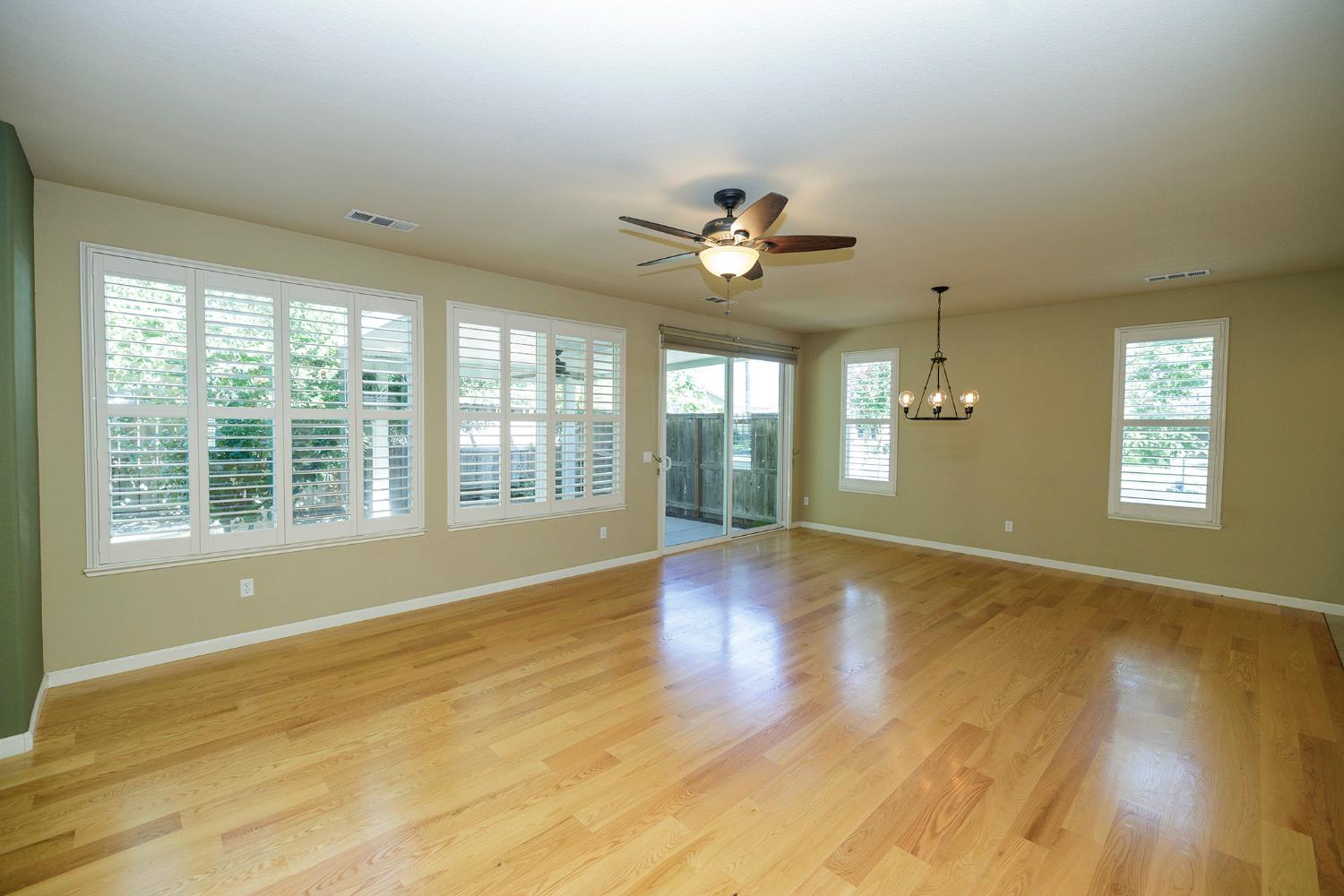 312 Merlot Dr, Oakdale, CA 95361