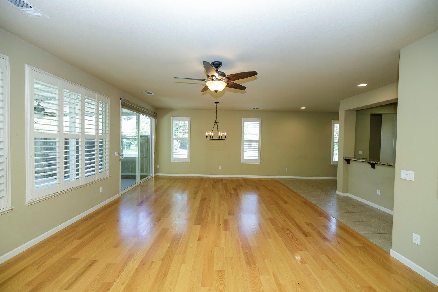 312 Merlot Dr, Oakdale, CA 95361