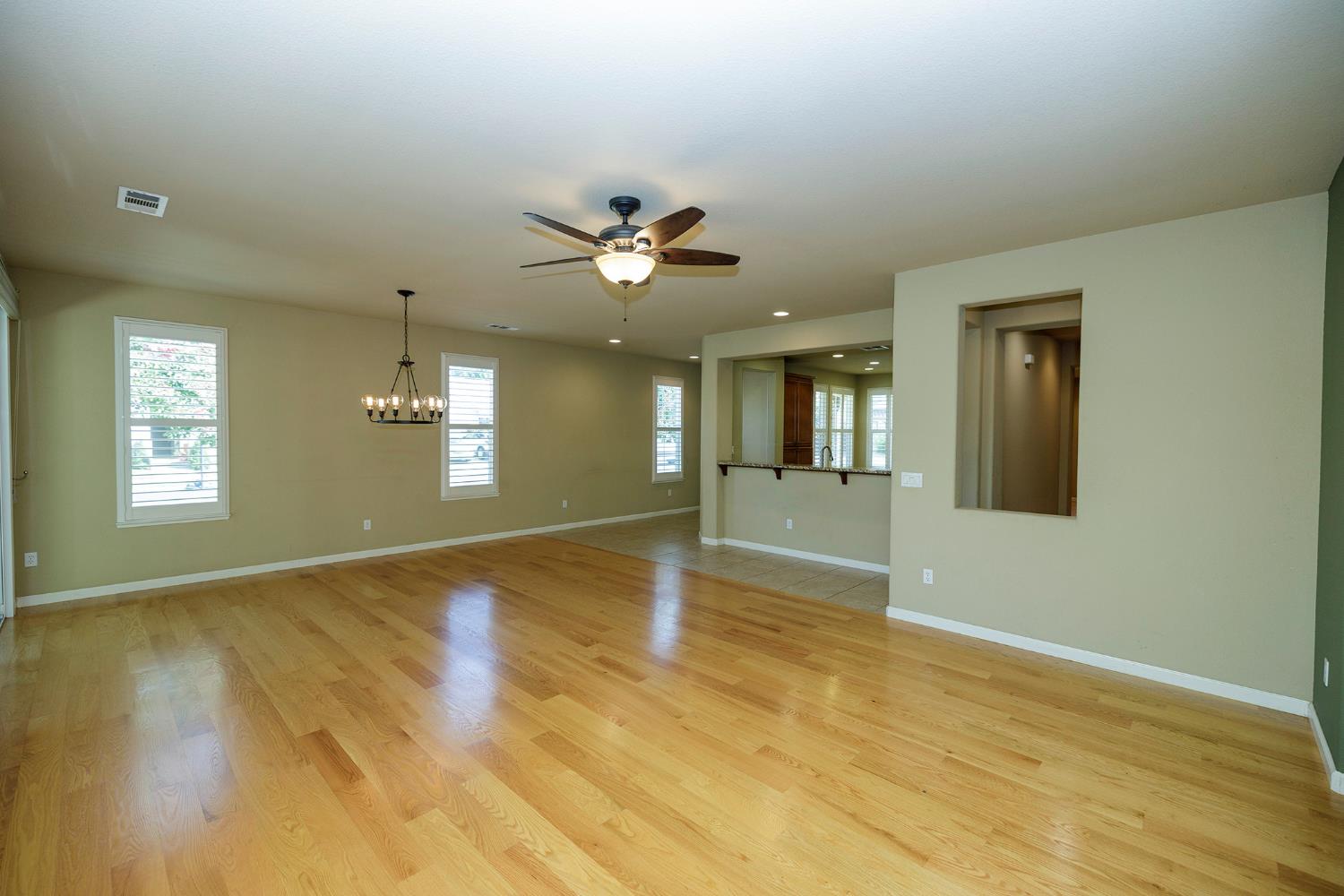 312 Merlot Dr, Oakdale, CA 95361