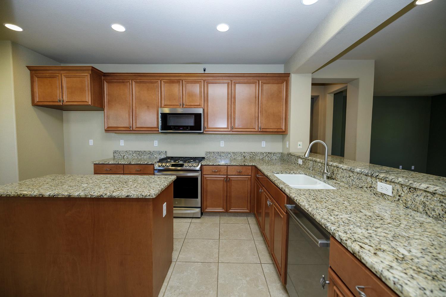 312 Merlot Dr, Oakdale, CA 95361