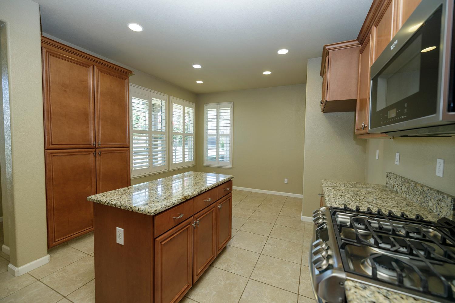 312 Merlot Dr, Oakdale, CA 95361