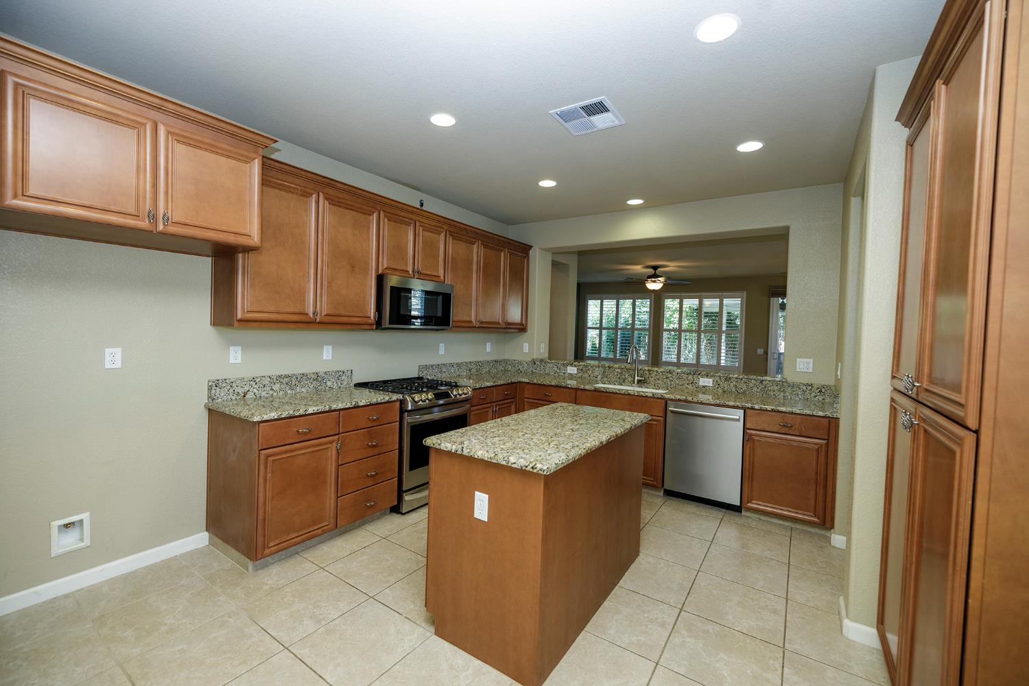 312 Merlot Dr, Oakdale, CA 95361