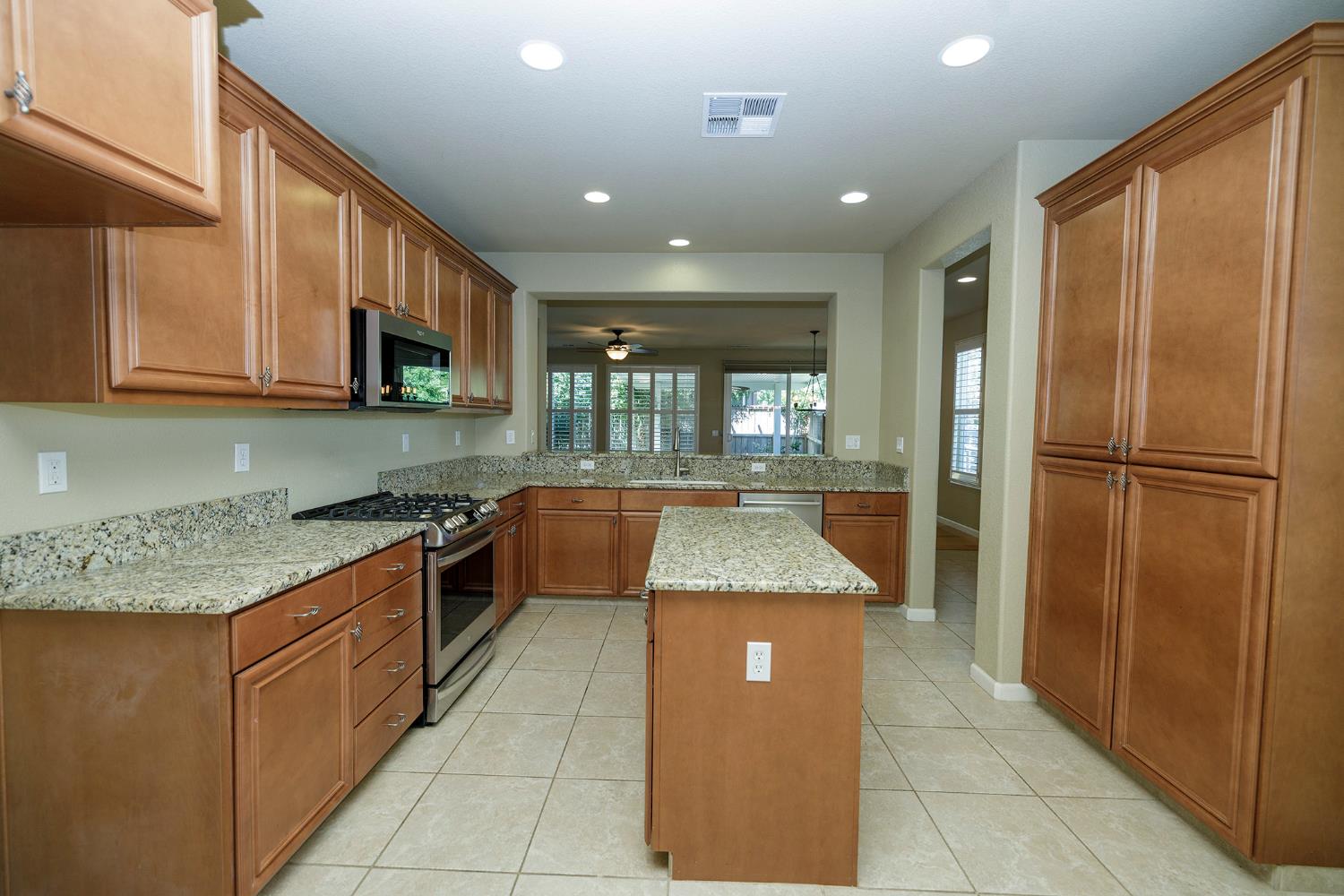 312 Merlot Dr, Oakdale, CA 95361