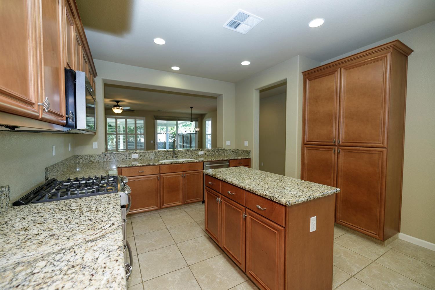 312 Merlot Dr, Oakdale, CA 95361