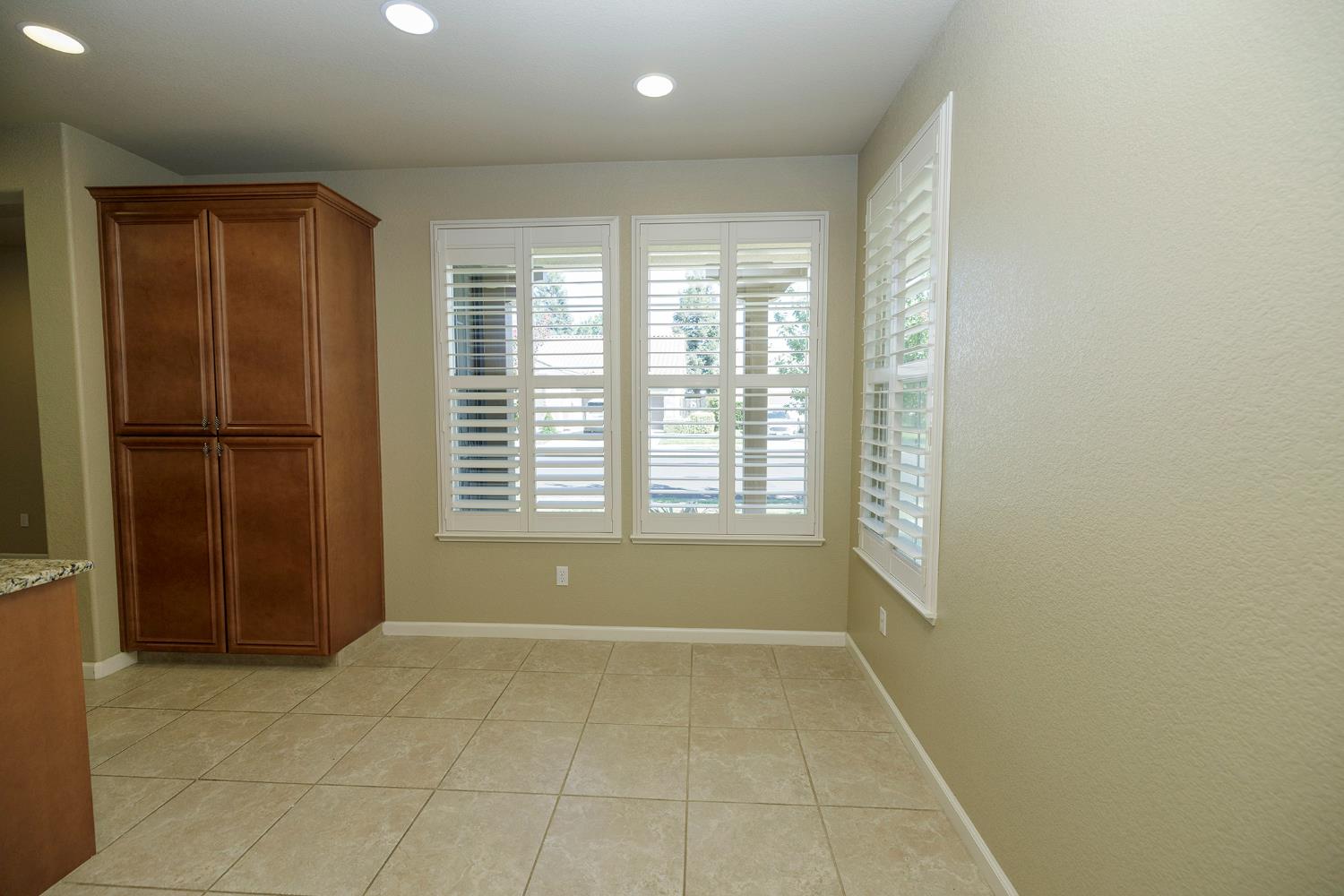 312 Merlot Dr, Oakdale, CA 95361