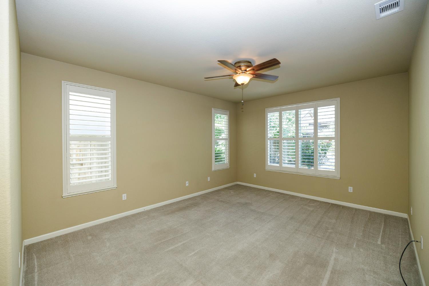 312 Merlot Dr, Oakdale, CA 95361