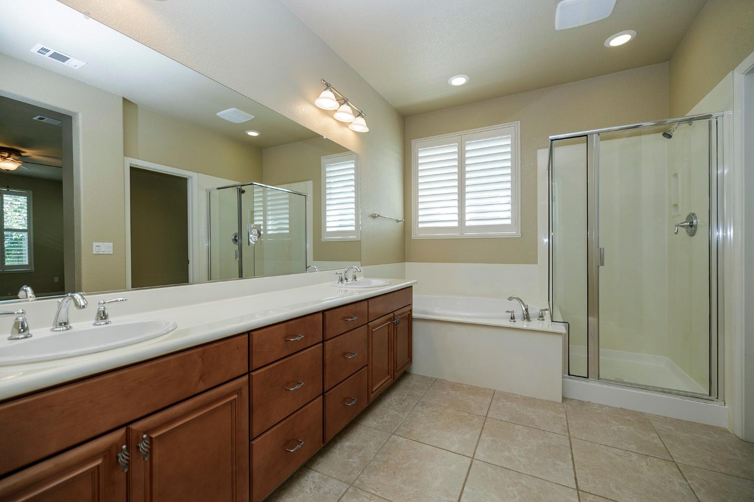 312 Merlot Dr, Oakdale, CA 95361