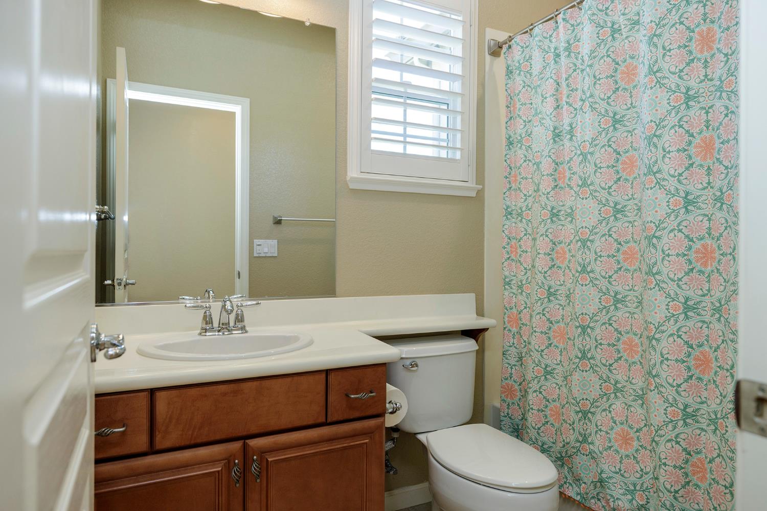 312 Merlot Dr, Oakdale, CA 95361