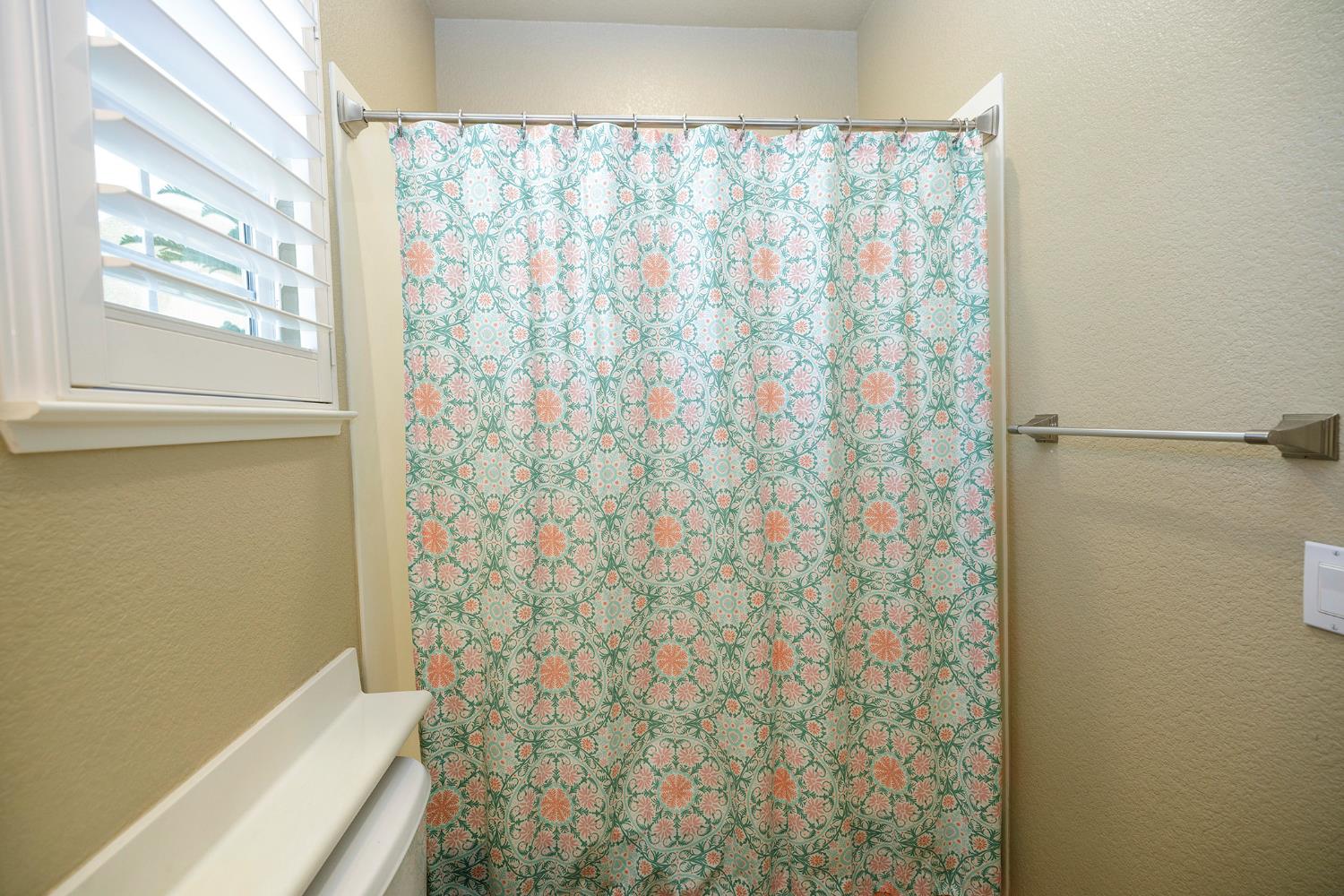 312 Merlot Dr, Oakdale, CA 95361